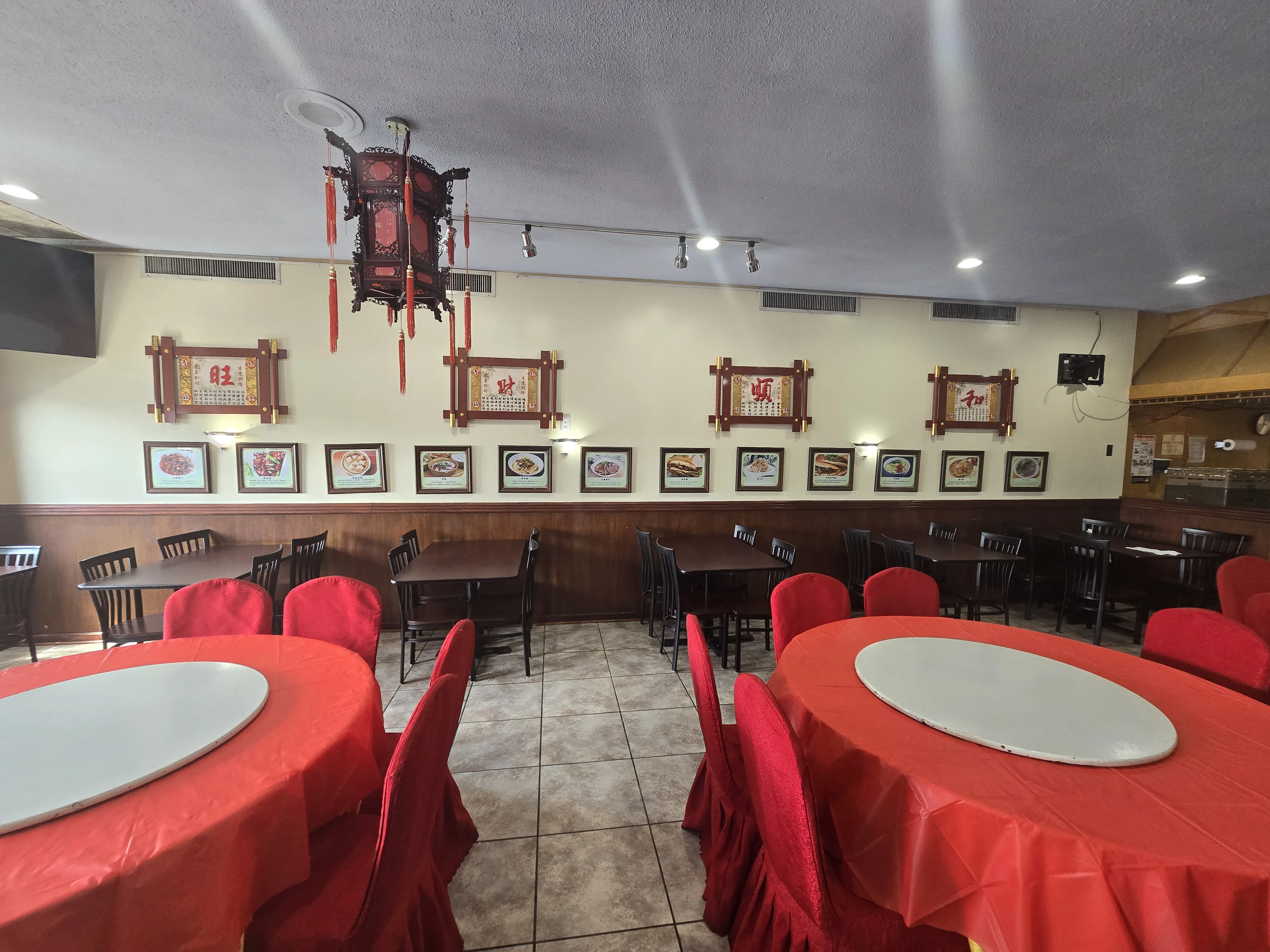 Panda Gourmet round table seating